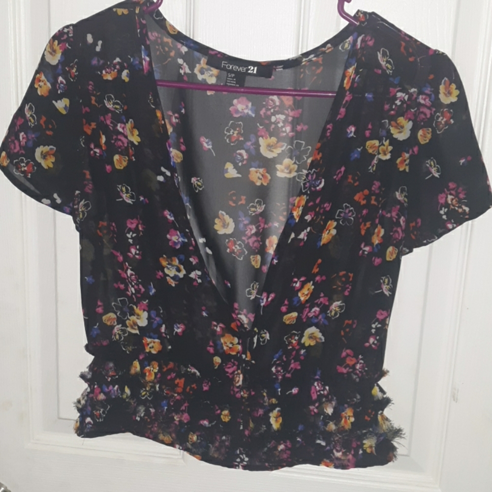 🔴 Forever 21 crop top blouse